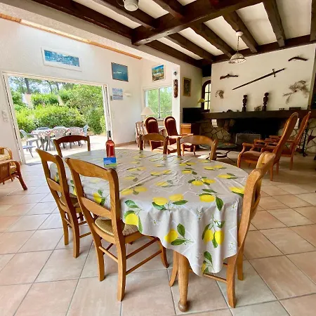 Dom wakacyjny With A Big Idyllic Garden At The