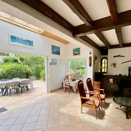 With A Big Idyllic Garden At The Lacanau